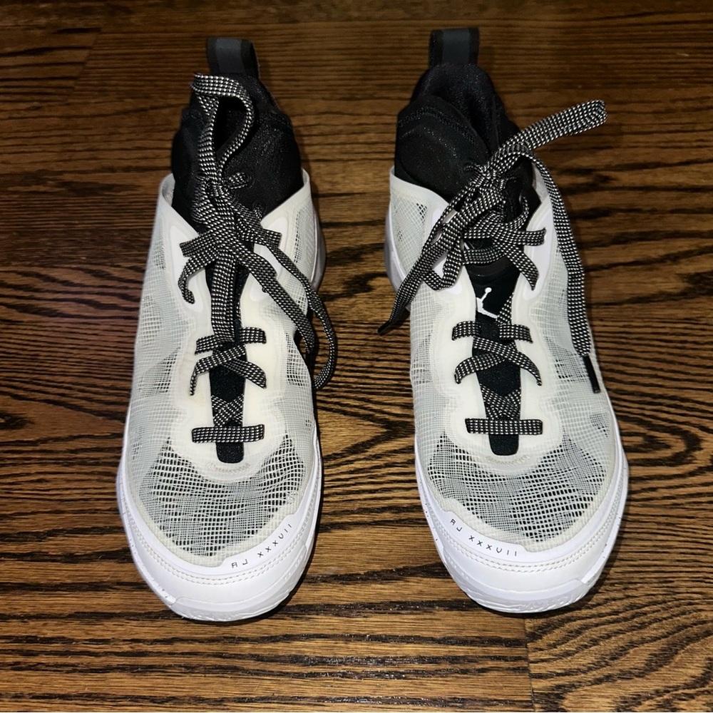 Air Jordan 37 'Oreo' size 8.5